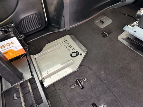 Used 2020 Chrysler Pacifica Touring-L FWD image 23