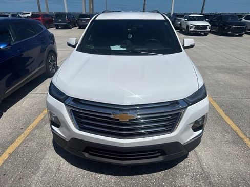 Used 2023 Chevrolet Traverse LT image 2