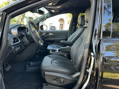 New 2026 Chrysler Pacifica Select w/ S Appearance Package image 16