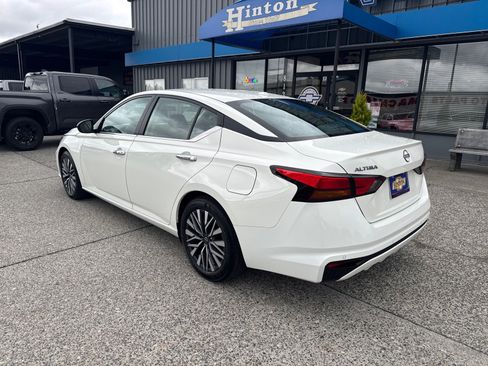 Used 2025 Nissan Altima 2.5 SV FWD image 3