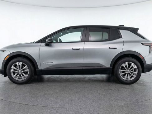 Used 2025 Chevrolet Equinox LT FWD image 5