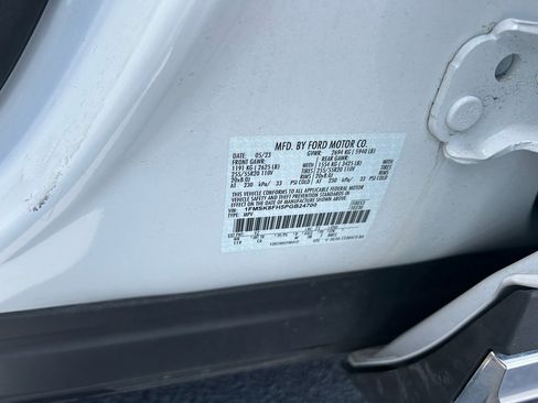 Used 2023 Ford Explorer Limited image 36