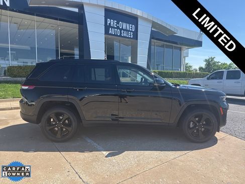 Used 2023 Jeep Grand Cherokee Limited w/ Black Appearance Package AWD/4WD image 2