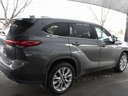 Certified 2022 Toyota Highlander Limited image 17