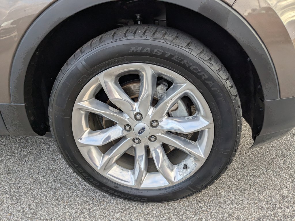 Used 2015 Ford Explorer XLT w/ Equipment Group 202B AWD/4WD image 23