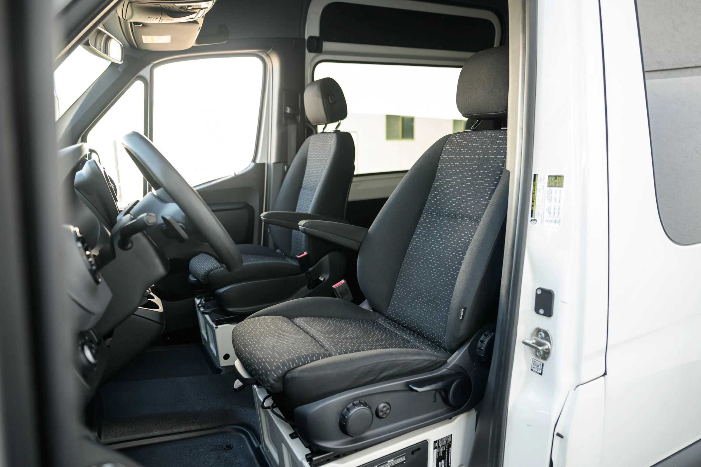 Used 2021 Mercedes-Benz Sprinter 2500 image 25