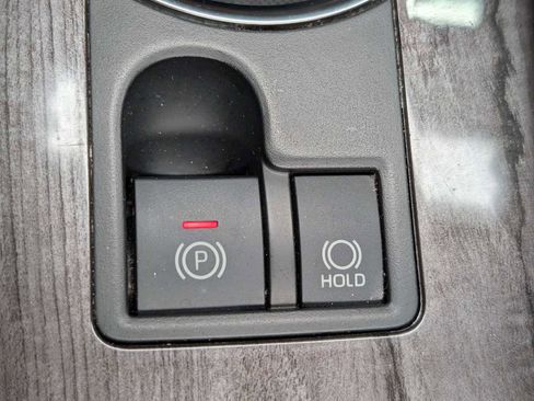 Used 2021 Toyota Highlander Platinum image 32