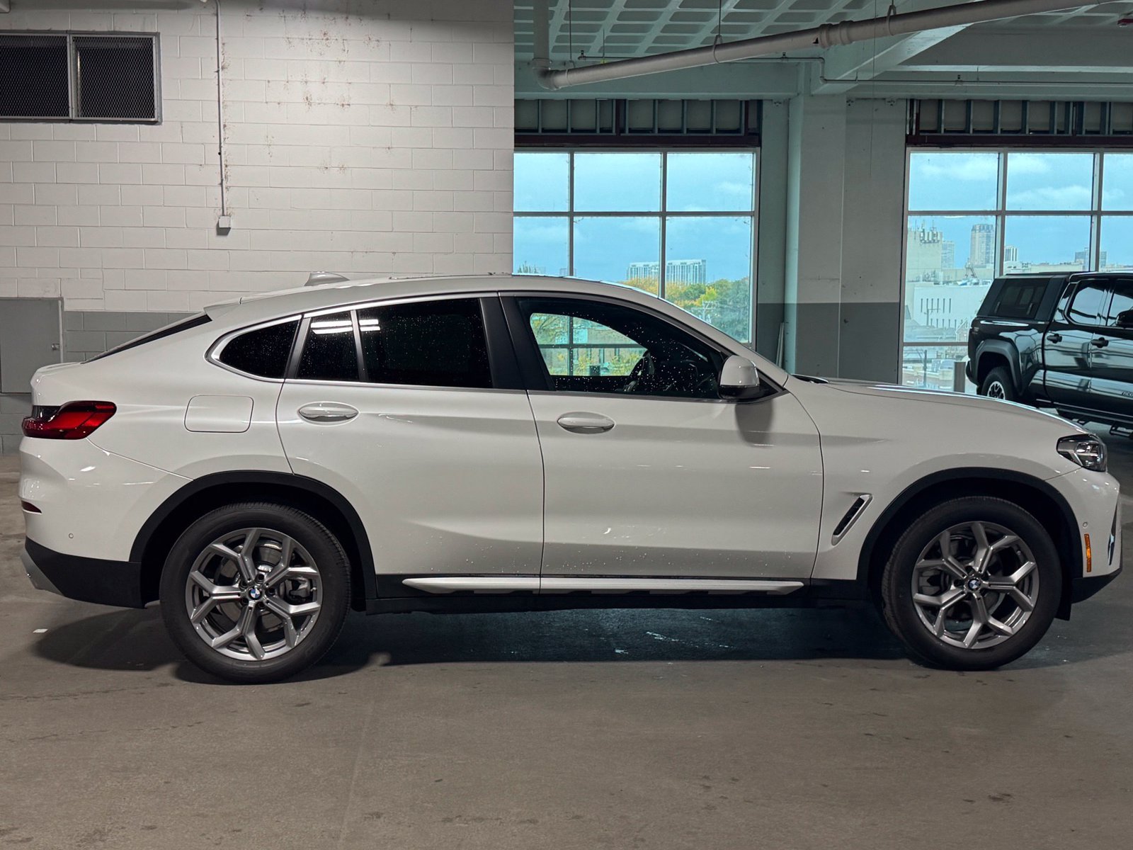 Used 2025 BMW X4 xDrive30i AWD/4WD image 11