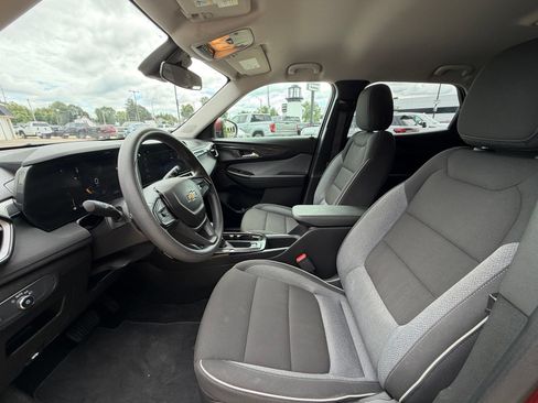Used 2024 Chevrolet TrailBlazer LT AWD/4WD image 4