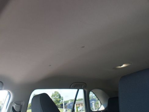 Used 2022 Toyota RAV4 XLE FWD image 6