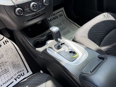 Used 2019 Dodge Journey SE FWD image 16