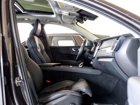 Used 2022 Volvo XC60 T8 Inscription w/ Advanced Package image 27