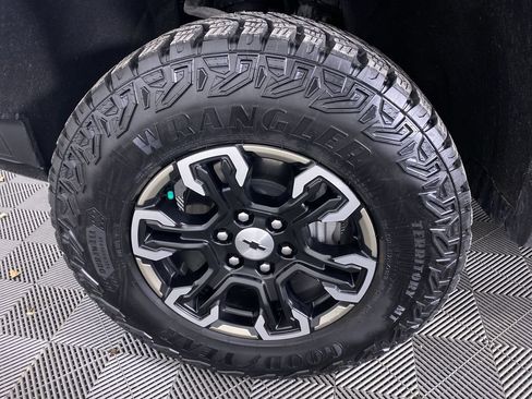 Certified 2025 Chevrolet Silverado 1500 ZR2 w/ Technology Package image 17