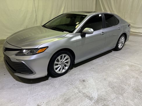 Used 2024 Toyota Camry LE w/ Convenience Package FWD image 6
