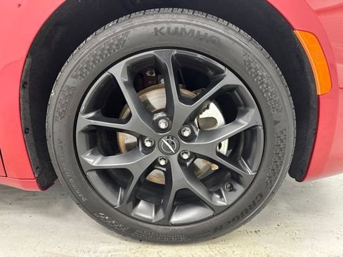 Used 2025 Chrysler Pacifica Limited FWD image 34