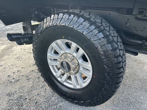 Used 2019 Ford F250 XLT w/ FX4 Off-Road Package AWD/4WD image 12