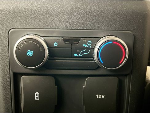 Used 2021 Ford Explorer XLT w/ Equipment Group 202A image 18