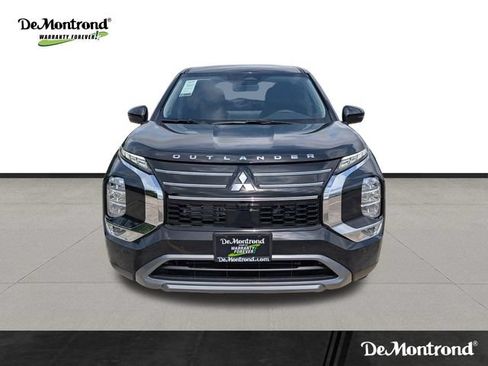 New 2026 Mitsubishi Outlander SE FWD image 2