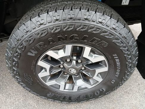 Certified 2022 Toyota Tacoma TRD Off-Road w/ Technology Package image 12