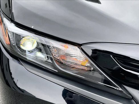 Used 2022 Toyota Camry SE image 28