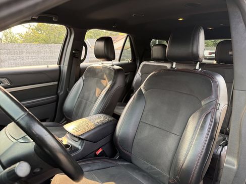 Used 2019 Ford Explorer XLT w/ Equipment Group 202A FWD image 17