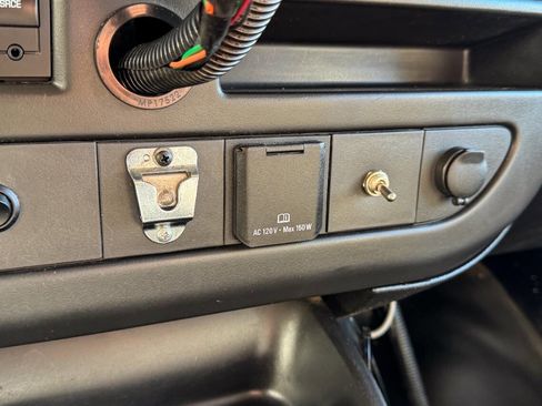 Used 2016 Chevrolet Express 2500 image 29