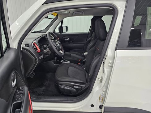 Used 2023 Jeep Renegade Trailhawk image 11