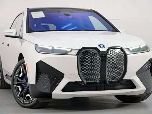 Used 2022 BMW iX xDrive50 w/ Sport Package image 4