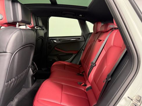 Certified 2026 Porsche Macan AWD/4WD image 18