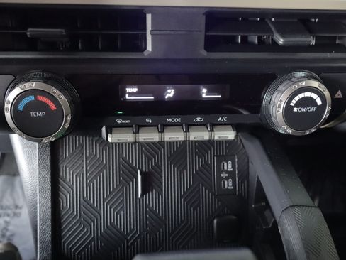 Used 2025 Toyota Tacoma SR AWD/4WD image 18