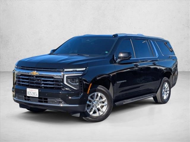 Used 2025 Chevrolet Suburban LT w/ Comfort Package RWD image 1