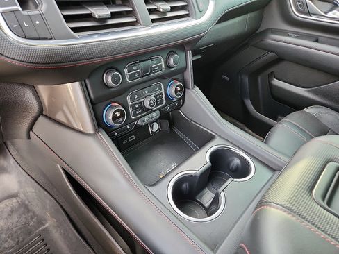 Used 2022 Chevrolet Suburban RST w/ Sport Performance Package image 20