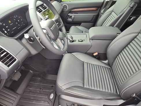 Certified 2024 Land Rover Discovery S image 23