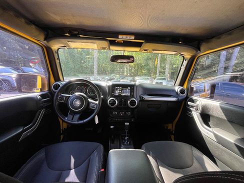 Used 2015 Jeep Wrangler Unlimited Sahara w/ Connectivity Group AWD/4WD image 33
