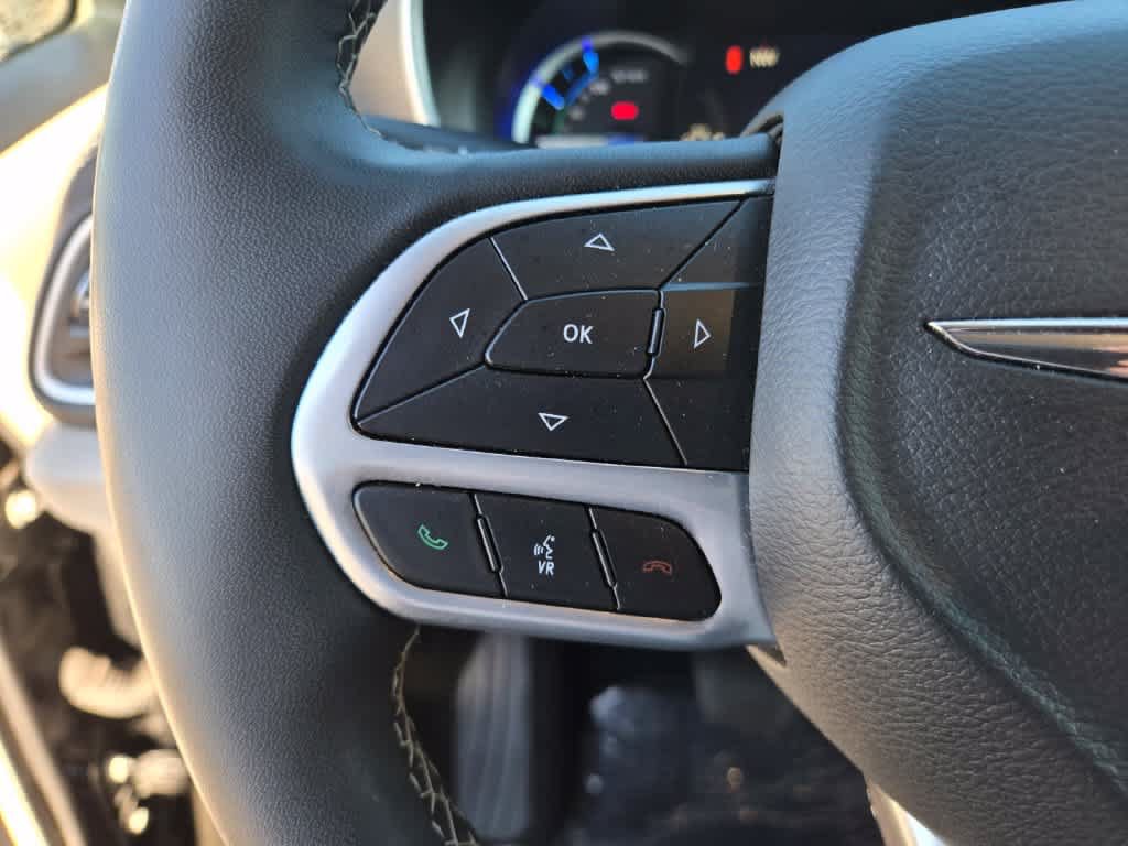 Used 2024 Chrysler Pacifica Limited FWD image 19