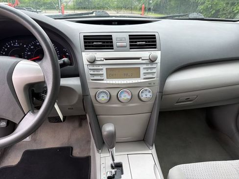 Used 2010 Toyota Camry LE FWD image 20