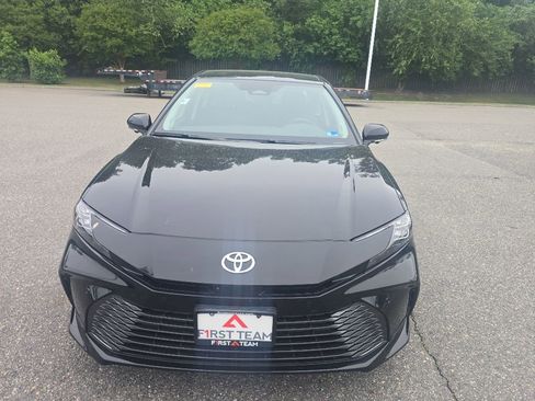 Used 2025 Toyota Camry XLE w/ Premium Plus Package FWD image 2