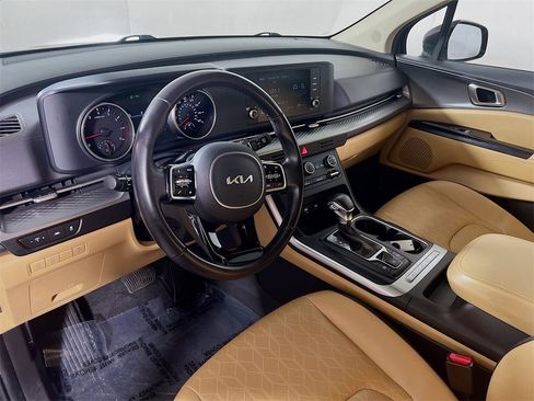 Used 2024 Kia Carnival LX image 10
