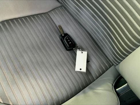 Used 2023 Toyota Camry SE image 13