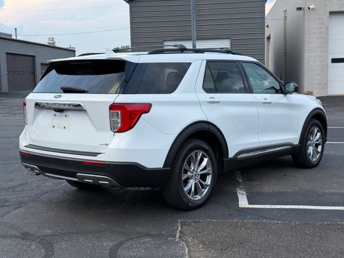 Used 2020 Ford Explorer XLT w/ Equipment Group 202A AWD/4WD image 4