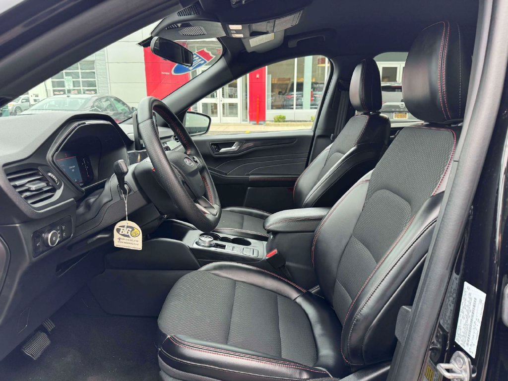 Used 2025 Ford Escape ST-Line Select AWD/4WD image 16