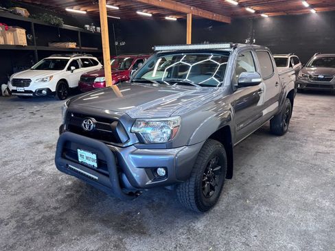 Used 2015 Toyota Tacoma 4x4 Double Cab w/ Convenience Package image 3