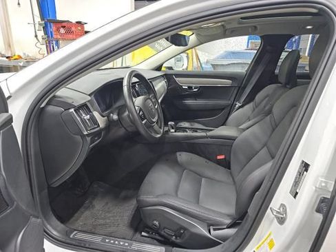 Used 2025 Volvo V90 B6 Cross Country Plus AWD/4WD image 5