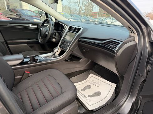 Used 2016 Ford Fusion SE image 17