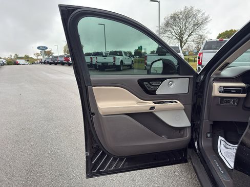 Used 2022 Lincoln Aviator Reserve w/ Equipment Group 201A image 18