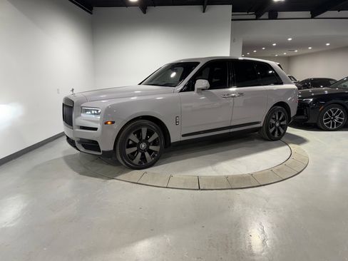 Used 2023 Rolls-Royce Cullinan w/ Cullinan Package image 7