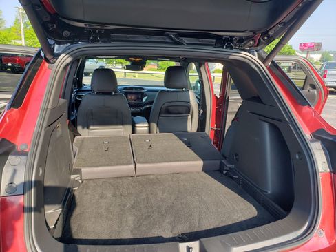 Used 2022 Chevrolet TrailBlazer RS w/ Sun and Liftgate Package FWD image 11