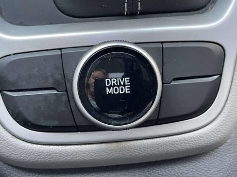 Used 2024 Hyundai Venue SEL FWD image 27