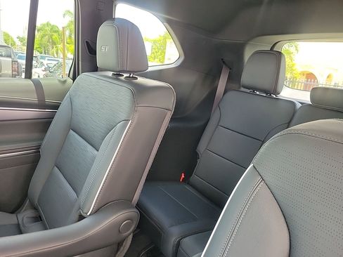 Used 2025 Buick Enclave Sport Touring w/ Power Package FWD image 18