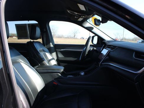 Used 2024 Jeep Grand Cherokee L Limited w/ Luxury Tech Group II image 32